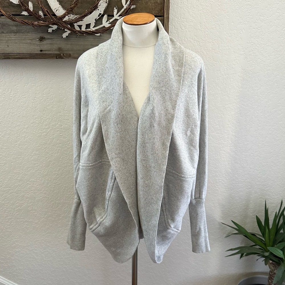 Wilfred Aritzia gray cocoon sweatshirt cardigan loungewear ladies Large